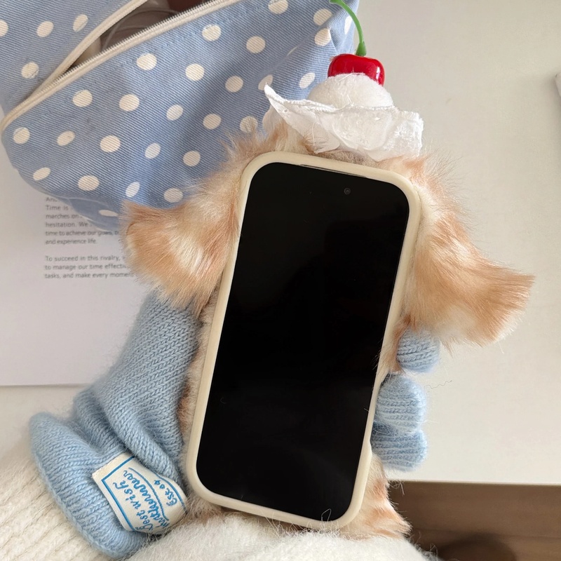 Miękkie, pluszowe etui na tele – Phone Cases Iphone 13 recenzja i cena